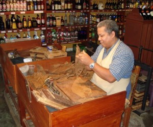 cuban-cigar-rolling