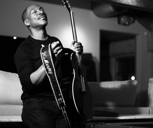 What Do You Get When A Hollywood Actor & A Jamaican Singer Team Up? eddy_murphy