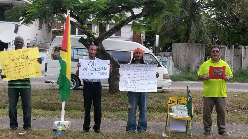 Guyana_protestors_outside_veneuzela_embassy