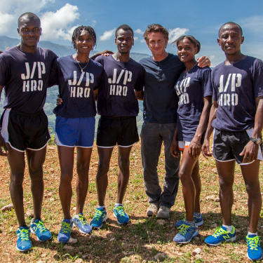 seanpenn-and-haitirunners seanpenn-and-haitirunners