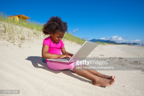 laptop-on-beach