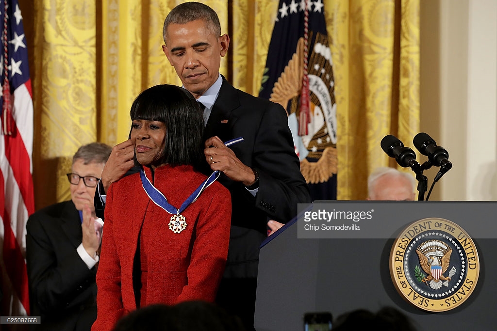 cicely-tyson-presneted-2016-Presidential-medla-of-freedom