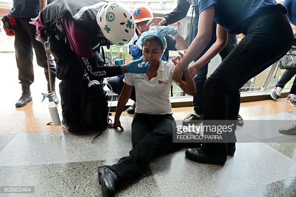 venezuela-mall-tear-gass-2