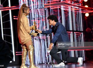 BRUNO-MARS-BILLboard-awards