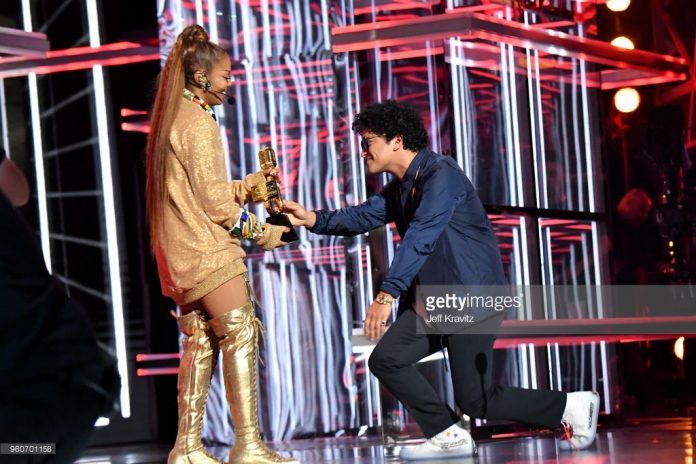 BRUNO-MARS-BILLboard-awards BRUNO-MARS-BILLboard-awards