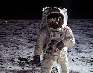 The -U.S-Should-Own-The-Moon