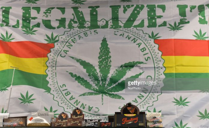 Legalize-marijuana-sign Legalize-marijuana-sign