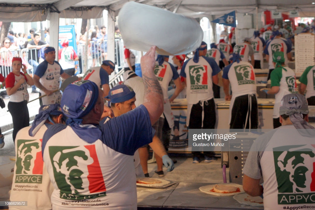 argentina-chefs-break-pizzza-record argentina-chefs-break-pizzza-record