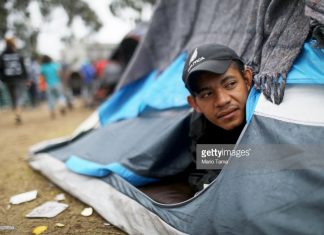 central-americans-frustrated-at-border