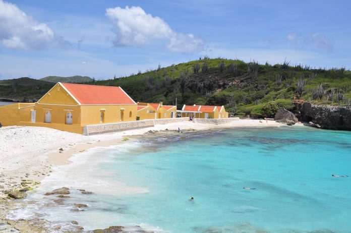 CARIBBEAN-TRAVEL-OF-THE-DAY-BONAIRE