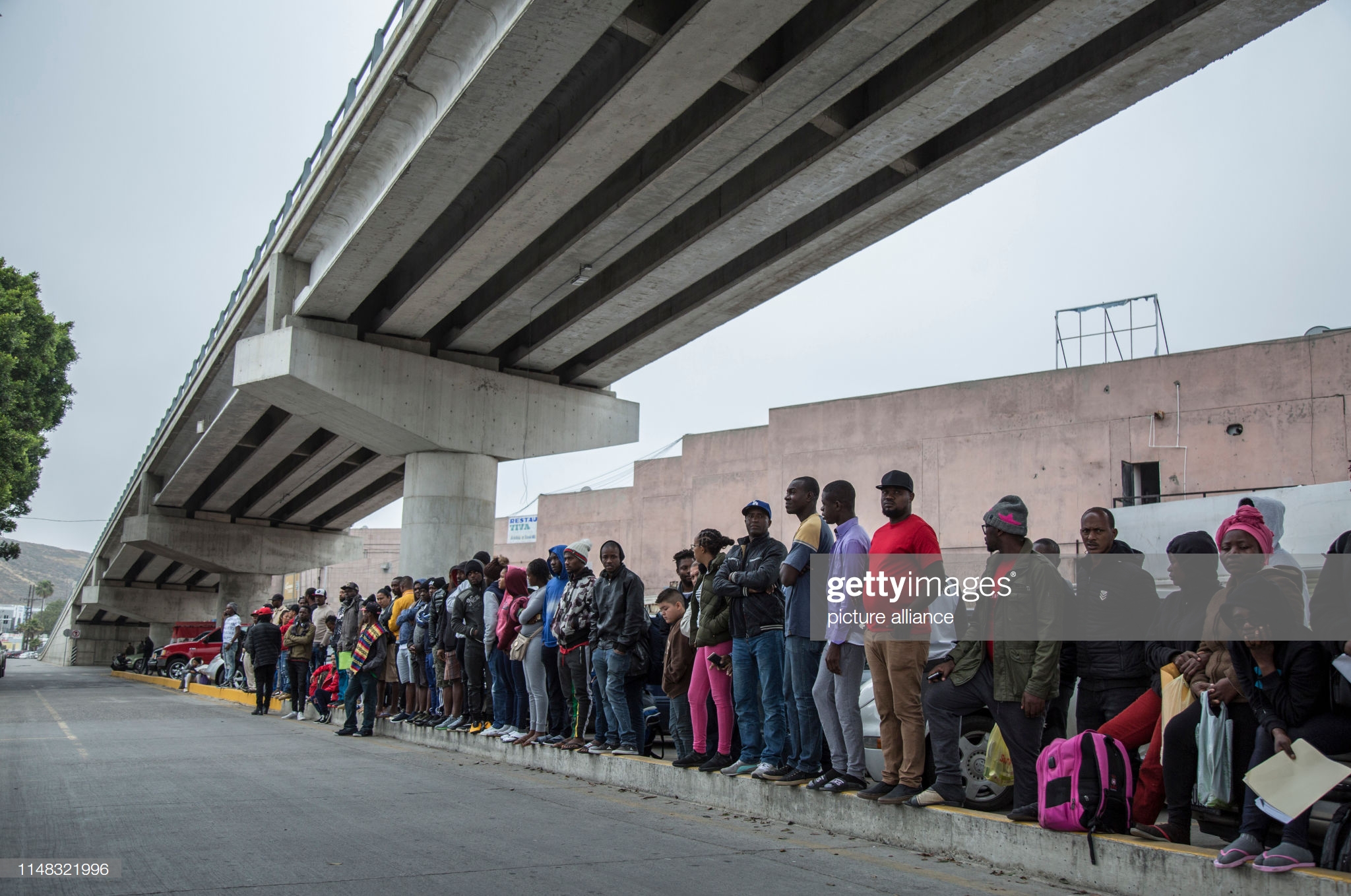 immigrants-at-mexico-border immigrants-at-mexico-border