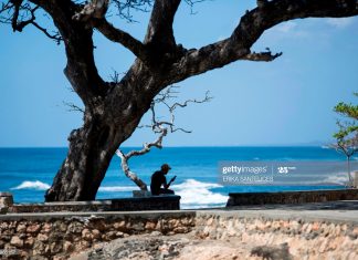 empty-caribbean-beaches-from-coronavirus