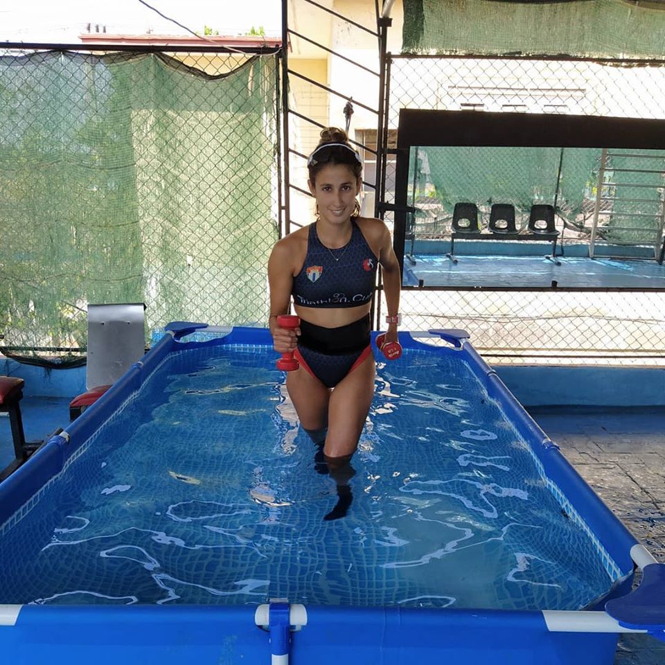 leslie-amat-keeps-up-her-work-out leslie-amat-keeps-up-her-work-out