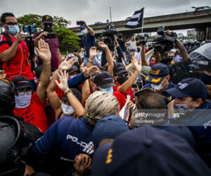 puerto-rico-demonstrators-against-american-tourists