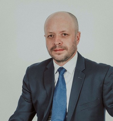 gabriel-de-carcer-headshot gabriel-de-carcer-headshot