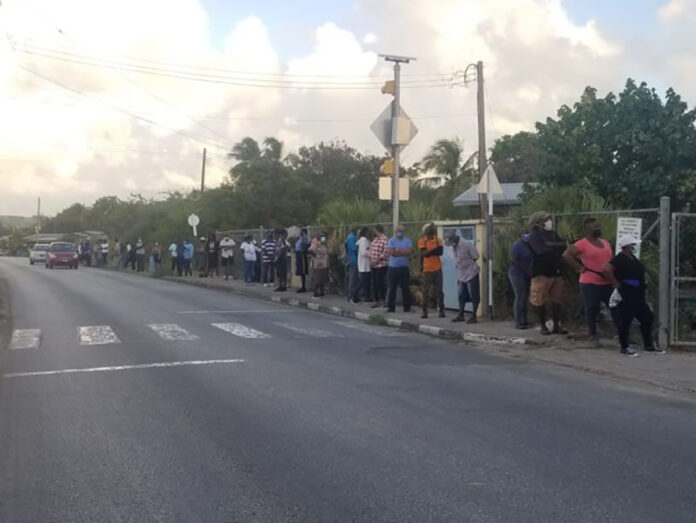 voters-in-barbados-line-up-to-vote