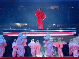 rihanna-whatever-super-bowl-performance