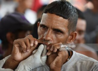 Migrants Sew Mouths Shut In Protest Against Immigration Policies immigrants-sew-their-mouths-in-mexico