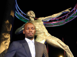 usain-bolt-with-jamaica-statue