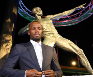 Jamaican Sprint Legend Usain Bolt To Receive First US Statue usain-bolt-with-jamaica-statue