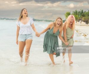 Caribbean Travel News & Deals actress-jodie-sweetin-in-jamaica