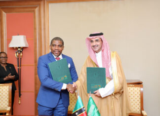 SFDs_CEO_HE_Sultan_Al-Marshad_right_poses_for_a_photo_with_the_Pr