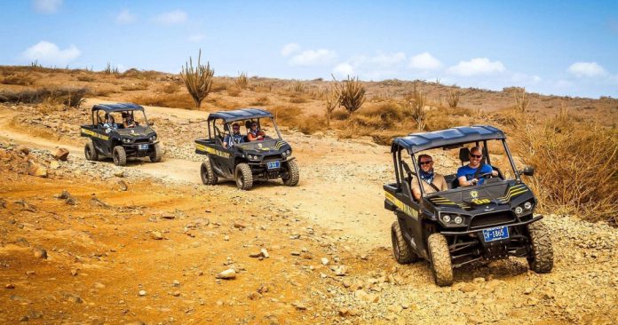 best-caribbean-experiences-aruba-jeep-tour