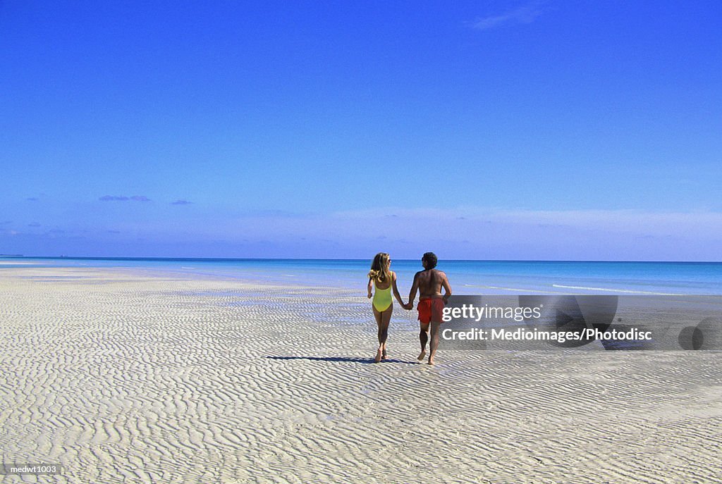 grand bahama tourists on beach
