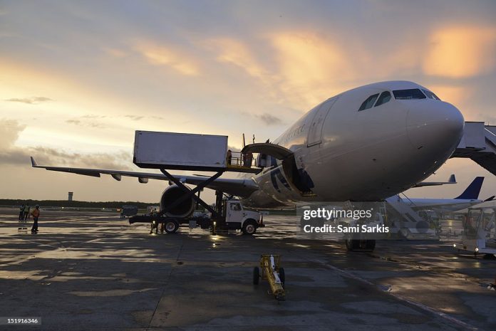 airplane-on-tarmac-of-DR-airport airplane-on-tarmac-of-DR-airport