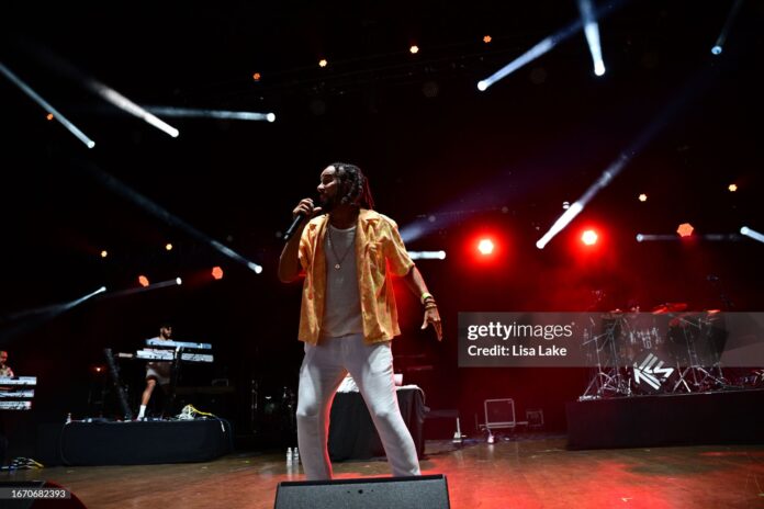 kes-performing-in-PA