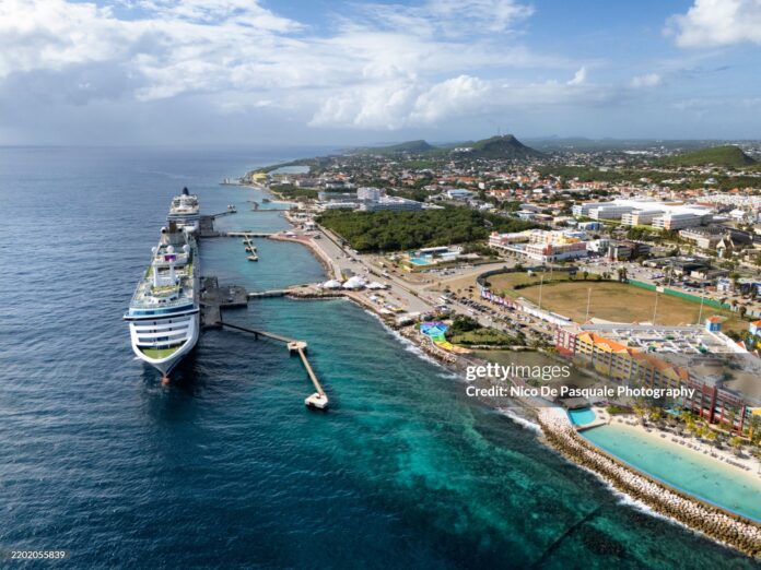 nude-cruise-to-stop-in-curacao