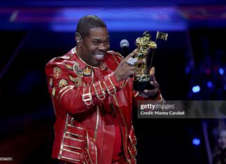 busta-rhymes-vma-award