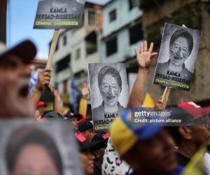 venezuelans-protest-trinidad-pm