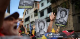 venezuelans-protest-trinidad-pm