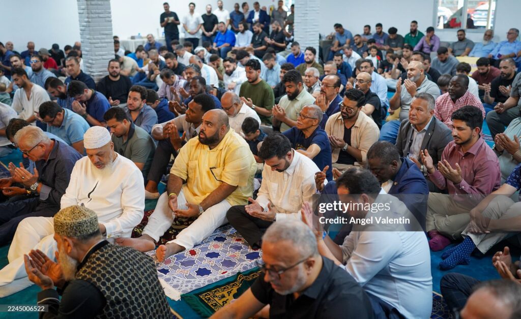 zohran-prays-at-a-mosque-in-puerto-rico