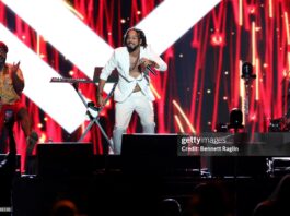 Kes the Band’s lead singer Kees Dieffenthaller performing on stage in a vibrant Caribbean set during a live concert. (Photo by Bennett Raglin/Getty Images)