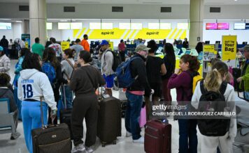 passengers-at-puerto-rico-airport-amid-cancellations-jan-3-2026