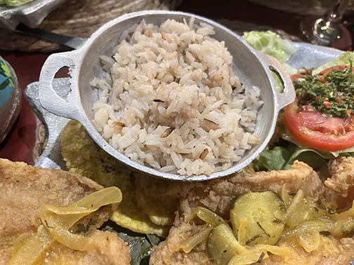 Coconut rice served with plantains and fish at En La Fonda in Panama. (NewsAmericasnow.com image)