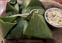 Dinner served in banana leaves at En La Fonda, Panama. (NewsAmericasnow.com image)